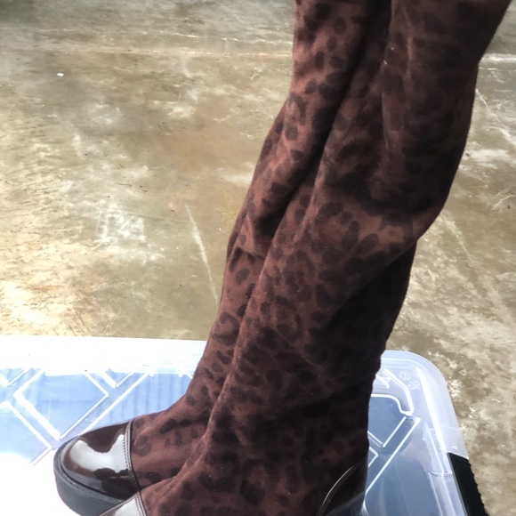 Born Women’s Brown Cheetah Fabric Knee High Lightweight Casual Boots Size 35 - Picture 7 of 13